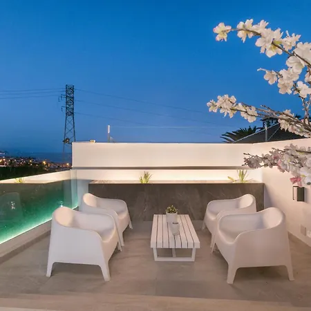 Willa Private Candelaria